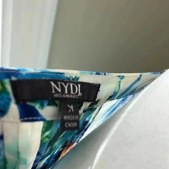 ❤️2/$50❤️[M]NYDJ Blue White Floral V Neck Pull Over L/S 3/4  Sleeves Blouse - Picture 9 of 12